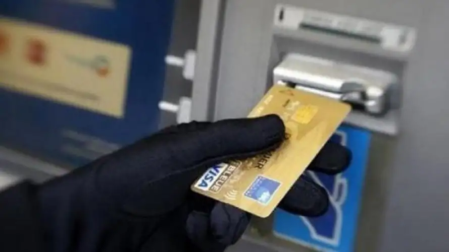 ضبط عامل استولى على بيانات بطاقات الدفع لعملاء البنوك بالمنيا