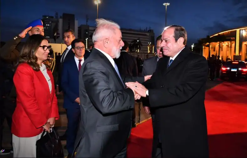 السيسي يودع الرئيس البرازيلي بعد انتهاء زيارته لمصر