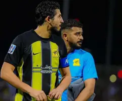 عقوبة مدرب الاتحاد ضد بنزيما تمنح حجازي شارة القيادة أمام الرياض