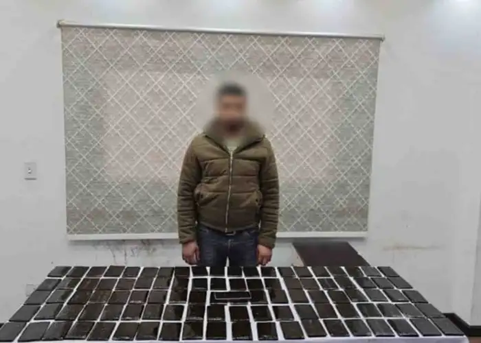 القبض على 8 أشخاص بتهمة حيازة 10 كيلو حشيش في القاهرة