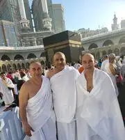جهاز منتخب مصر بقيادة التوأم يؤدي مناسك العمرة