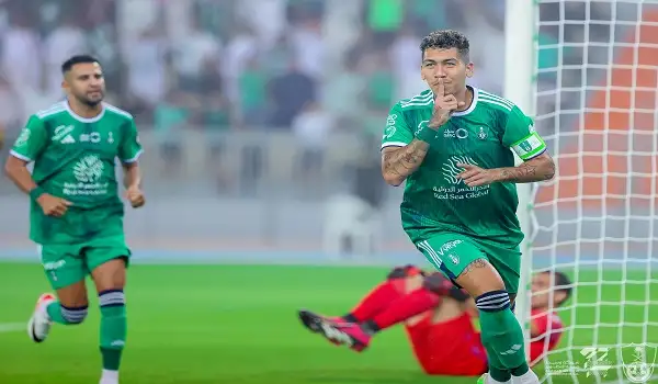 فيرمينو يقود هجوم أهلي جدة لمواجهة التعاون بالدوري السعودي