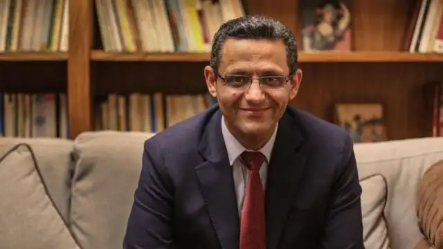 نقيب الصحفيين يطالب برفع الحد الأدنى للأجور في القطاع الخاص لـ6 آلاف جنيه