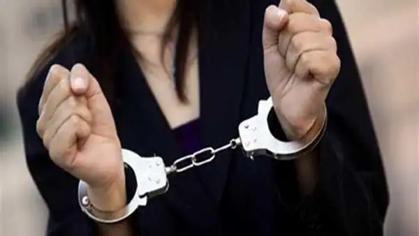 القبض على خادمة بتهمة سرقة عملات أجنبية ومحلية من شقة شخص أجنبي بقصر النيل