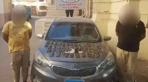 حبس 5 أشخاص لسرقتهم السيارات بالنزهة