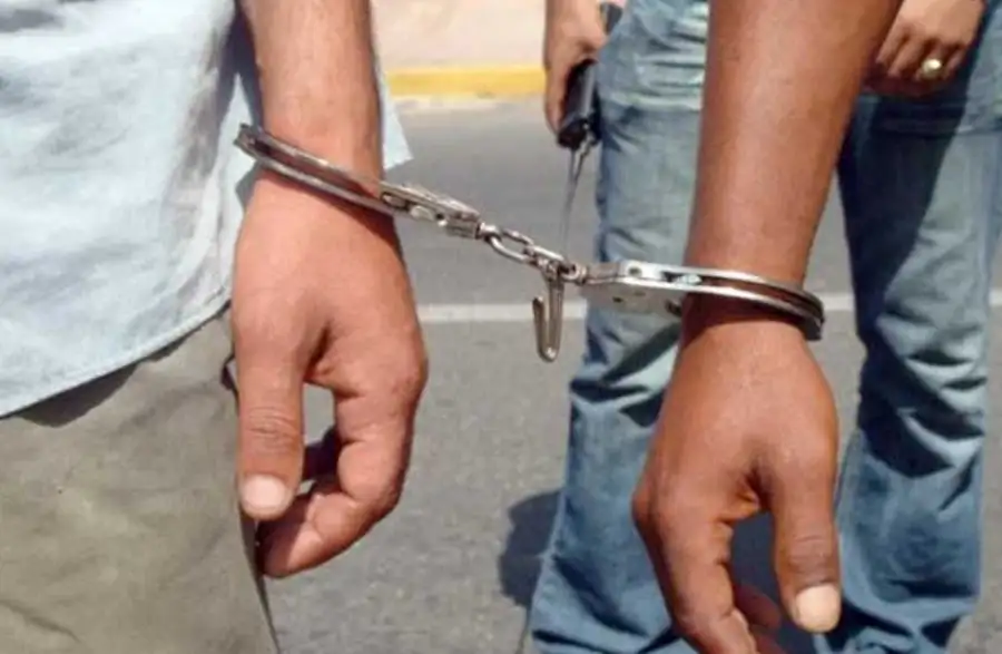 حبس عاطل وابنه لاتهامهما بسرقة الهواتف عن طريق النشل بالسلام