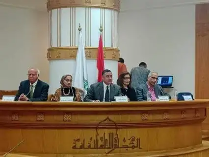 أحمد زاهر يدافع عن بناته: أغلب الانتقادات مدفوعة الأجر