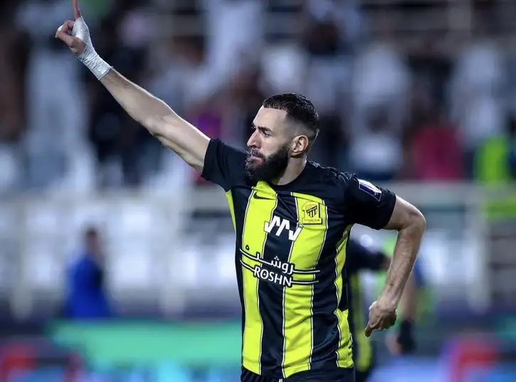 بنزيما مغردا بالعربية: «فلنكمل ما بدأناه يا نمور»