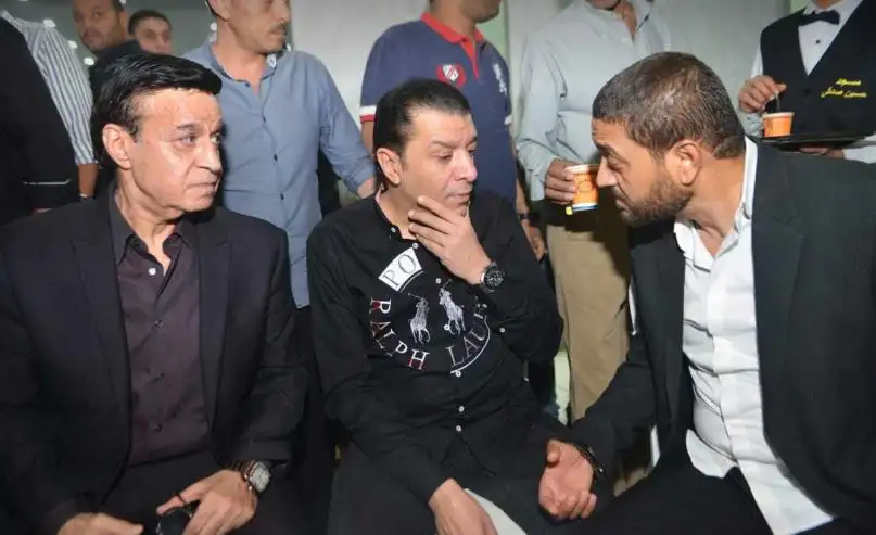 مصطفى كامل وحلمي عبد الباقي يقدمان واجب العزاء في زوجة أحمد عدوية