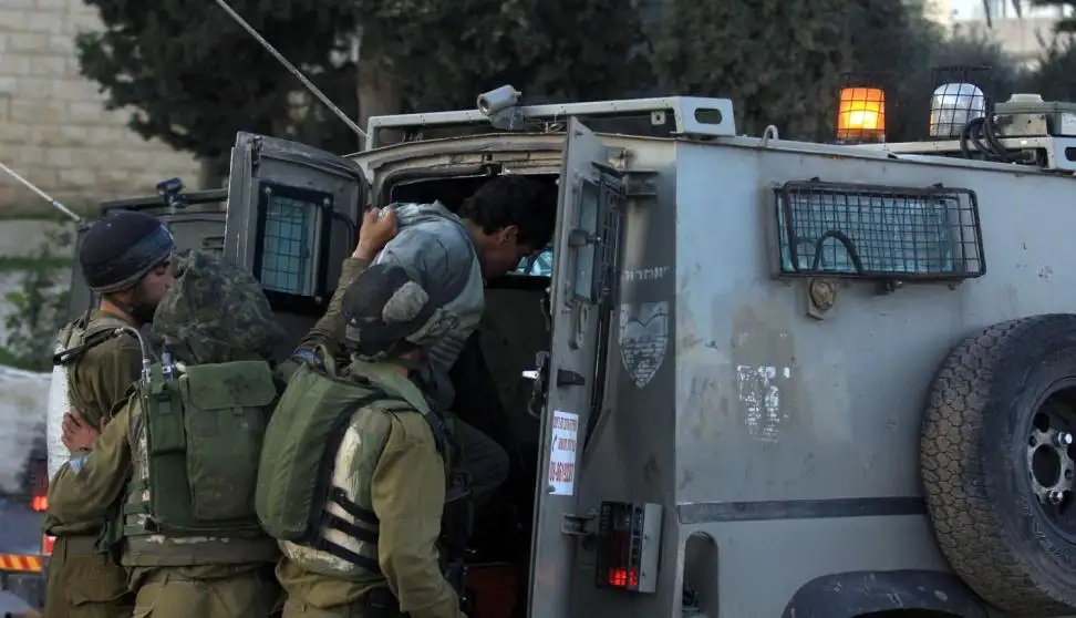 القوات الإسرائيلية تعتقل 20 فلسطينيا على الأقل في الضفة