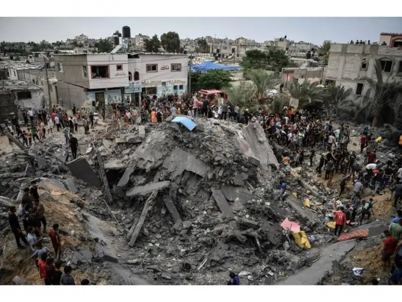 مصادر طبية فلسطينية: استشهاد 62 على الأقل في الهجمات الإسرائيلية على وسط غزة