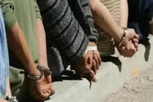 كشف ملابسات استعراض 3 شباب بأسلحة بيضاء خلال استقلالهم دراجات بخارية في الإسكندرية