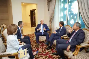 نائب وزيرة التخطيط يبحث مع شركة نيسان للسيارات سبل تعزيز التعاون