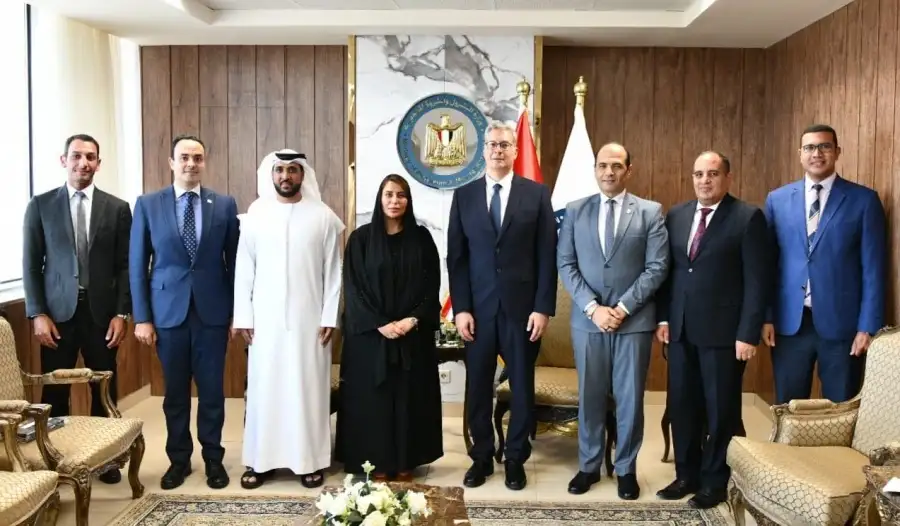 وزير البترول يبحث مع سفيرة دولة الإمارات تعزيز التعاون بين البلدين