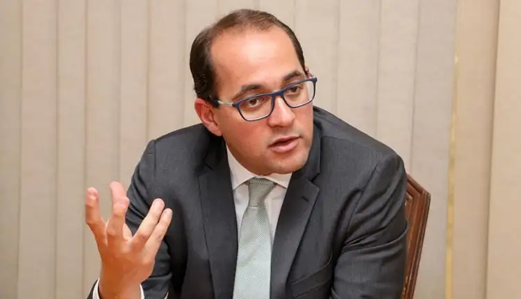 وزير المالية يستعرض تقريرا حول الأداء المالي للعام المالي 2023-2024