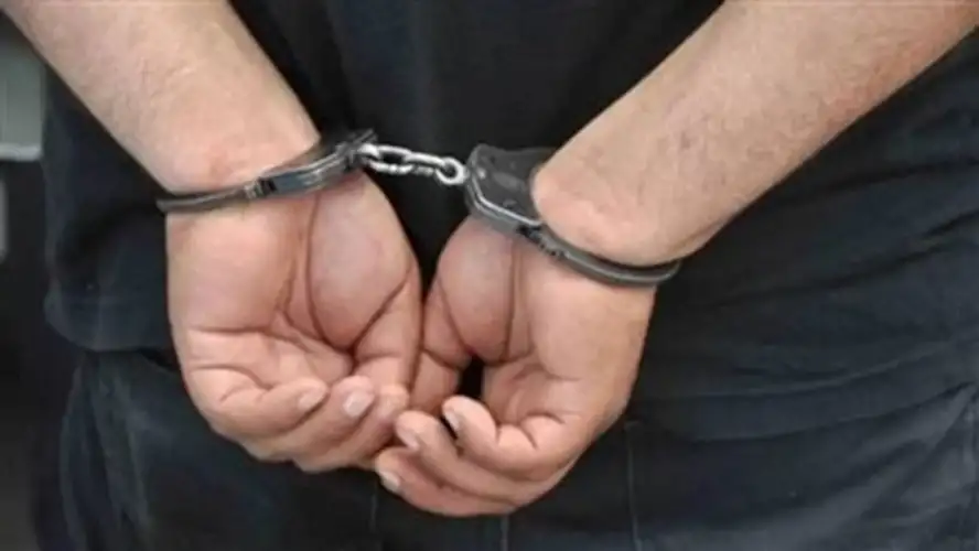 القبض على عاطلين لارتكابهما واقعة سرقة بداخل إحدى المدارس في مدينة السلام
