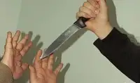 لخلافات بينهما.. زوج يطعن زوجته بسكين في قنا