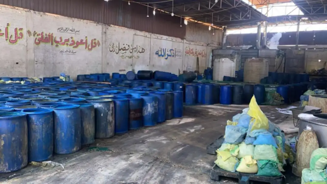 ضبط مصنعين لإنتاج وتصنيع الأسمدة والمخصبات والمبيدات الزراعية دون ترخيص في القليوبية