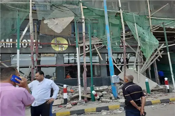 النيابة تطلب تحريات بشأن إصابة شخص إثر انهيار سقف كافتيريا على كورنيش الإسكندرية