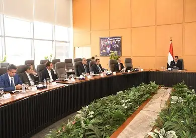 وزير الإسكان يبحث مشاركة المطورين العقاريين في المنتدى الحضرى العالمى فى دورته الـ12