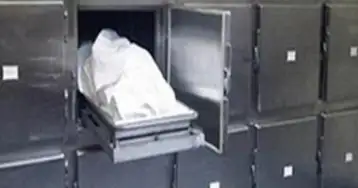 بعد شهر من دفنه.. استخراج جثة شاب بأسوان عقب تلقي بلاغ بوجود شبهة جنائية