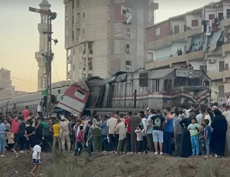 النيابة العامة تأمر بتشكيل لجنتين في واقعة تصادم قطارين بالزقازيق