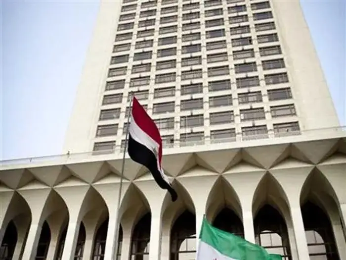 مصر ترحب بدعوة الرئيس الفرنسي لوقف تصدير السلاح إلى إسرائيل