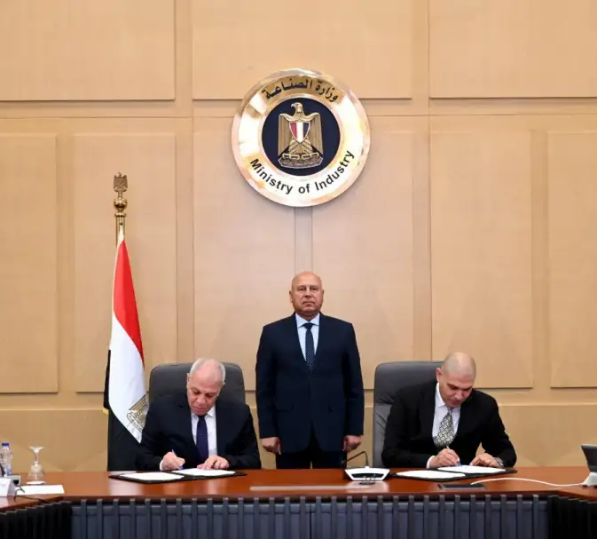 وزير الصناعة يشهد توقيع برتوكول تعاون لتقديم الخدمات الهندسية لمشروعات هيئة تنمية الصعيد