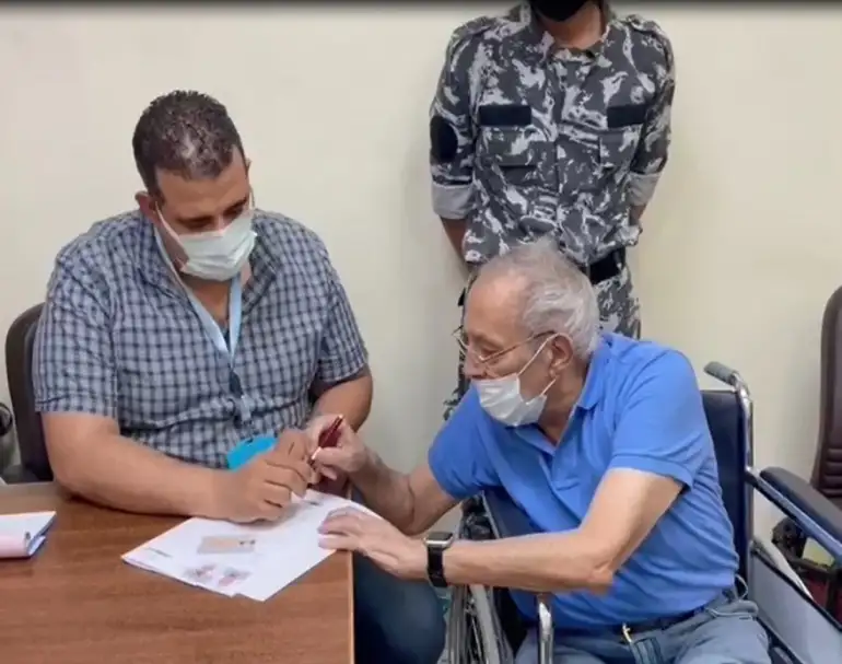 الجوازات تواصل تسهيل خدماتها لكبار السن وذوي الاحتياجات الخاصة
