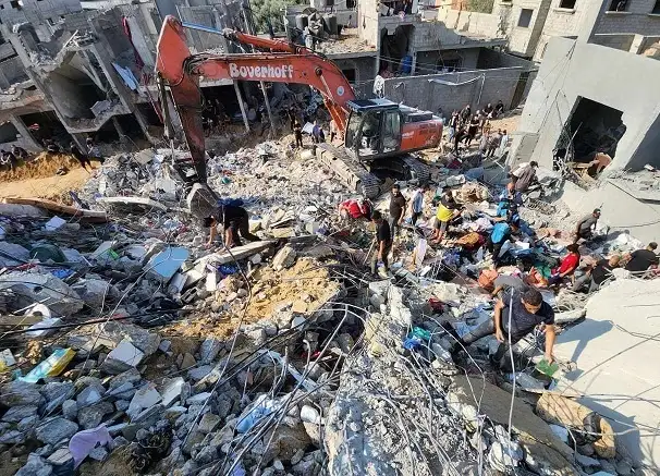 الاحتلال يستهدف أطفالا أثناء تعبئتهم المياه بمخيم جباليا شمال قطاع غزة