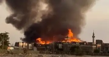 السيطرة على حريق مخلفات داخل مخزن بكرداسة