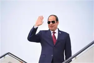 السيسي يعود إلى أرض الوطن بعد المشاركة في القمة العربية الإسلامية غير العادية بالرياض
