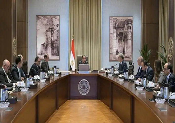 مدبولي: البدء في تحويل السيارات الحكومية للعمل بالغاز الطبيعي