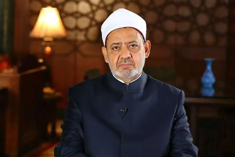 شيخ الأزهر يعزي وزير الشؤون الإسلامية السعودي في وفاة زوجته