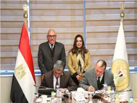 وزيرة التنمية المحلية ورئيس العربية للتصنيع يشهدان عقد تأهيل 9 جراجات