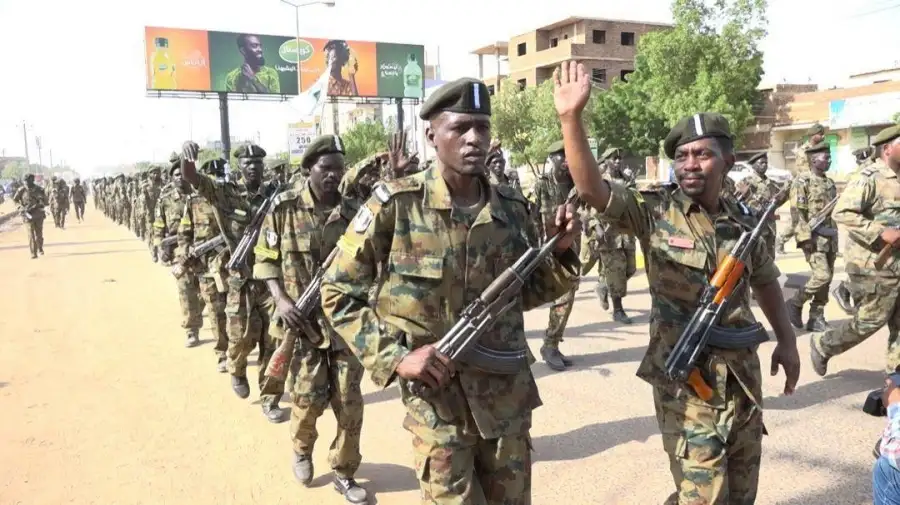 الجيش السوداني يتهم الدعم السريع بإحراق مصفاة الخرطوم للنفط بمنطقة الجيلي