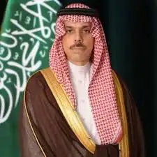 وزير الخارجية السعودي يصل مطار بيروت في أول زيارة إلى لبنان منذ 15 عاما