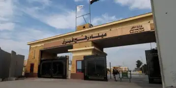 مستشار الرئيس الفلسطيني يشيد بحشود رفح الرافضة للتهجير: هذه مصر التي نعرفها
