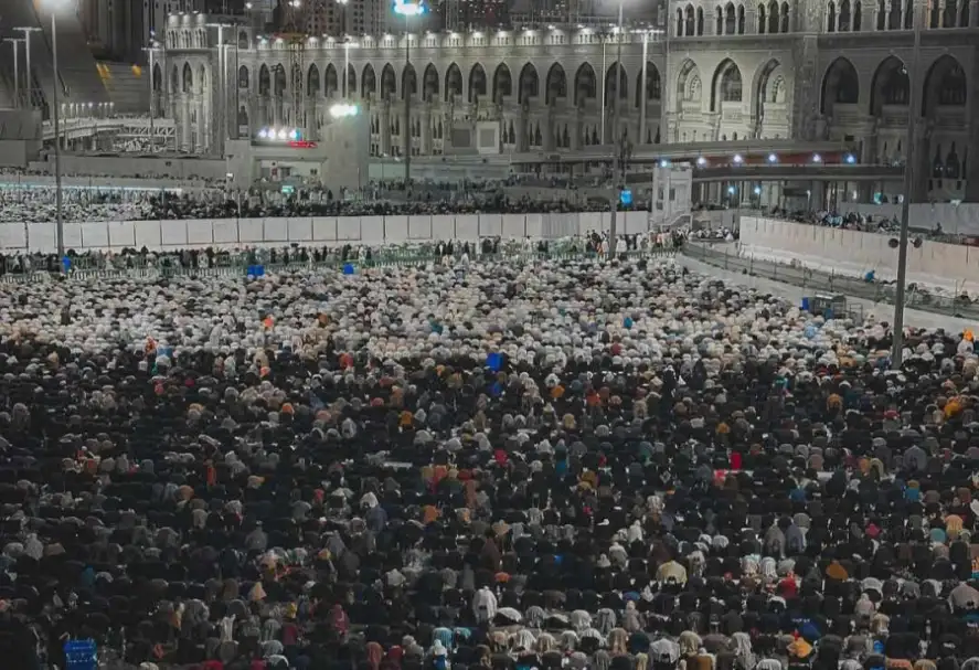 السعودية تمنع نقل صلوات التراويح المقامة في المساجد أو بثها عبر الوسائل الإعلامية بشتى أنواعها