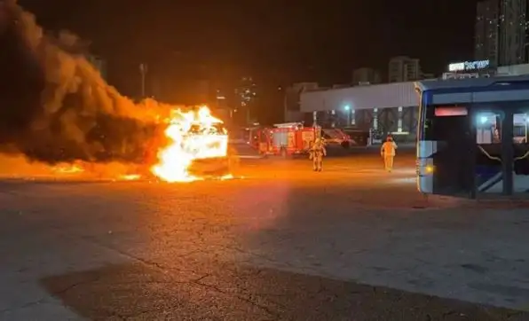 انفجارات بات يام.. الشرطة الإسرائيلية توقف حركة القطارات الخفيفة والحافلات
