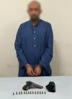 المتهم تربطه علاقة صداقة بالمجني عليه ويعاني من مرض نفسي.. الداخلية تكشف تفاصيل مقتل مهندس الإسكندرية
طباعة

مصطفى عطية
نشر في: الخميس 13 نوفمبر 2025 - 5:21 م | آخر تحديث: الخميس 13 نوفمبر 2025 - 5:21 م

كشفت أجهزة وزارة الداخلية تفاصيل مقتل مهندس بإطلاق النار عليه في الإسكندرية، إذ تبين المتهم يعاني من مرض نفسي وأن خلافات سابقة وراء ارتكاب الواقعة.

وقالت الداخلية، في بيان لها مساء اليوم، إنه بالنسبة لمقطع فيديو تم تداوله بمواقع التواصل الاجتماعى بشأن مقتل مهندس بالإسكندرية وفرار مرتكب