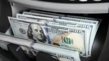 التوترات الجوسياسية في المنطقة والطلب الموسمي يرفعان أسعار صرف الدولار أمام الجنيه