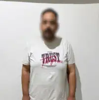 ضبط ممرض ينتحل صفة أمين شرطة للنصب على أهالي نزلاء مراكز الإصلاح والتأهيل
