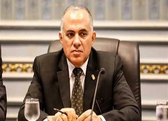 وزير الموارد المائية والري يتابع موقف مشروعات الحماية من أخطار السيول